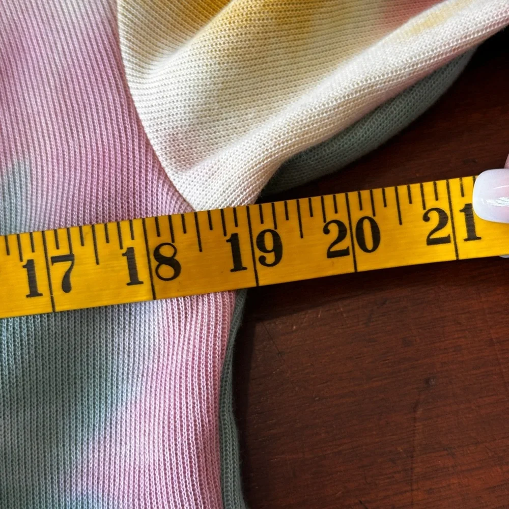 Current air NWOT size Small tie dye twist front‎ cropped sweatshirt
